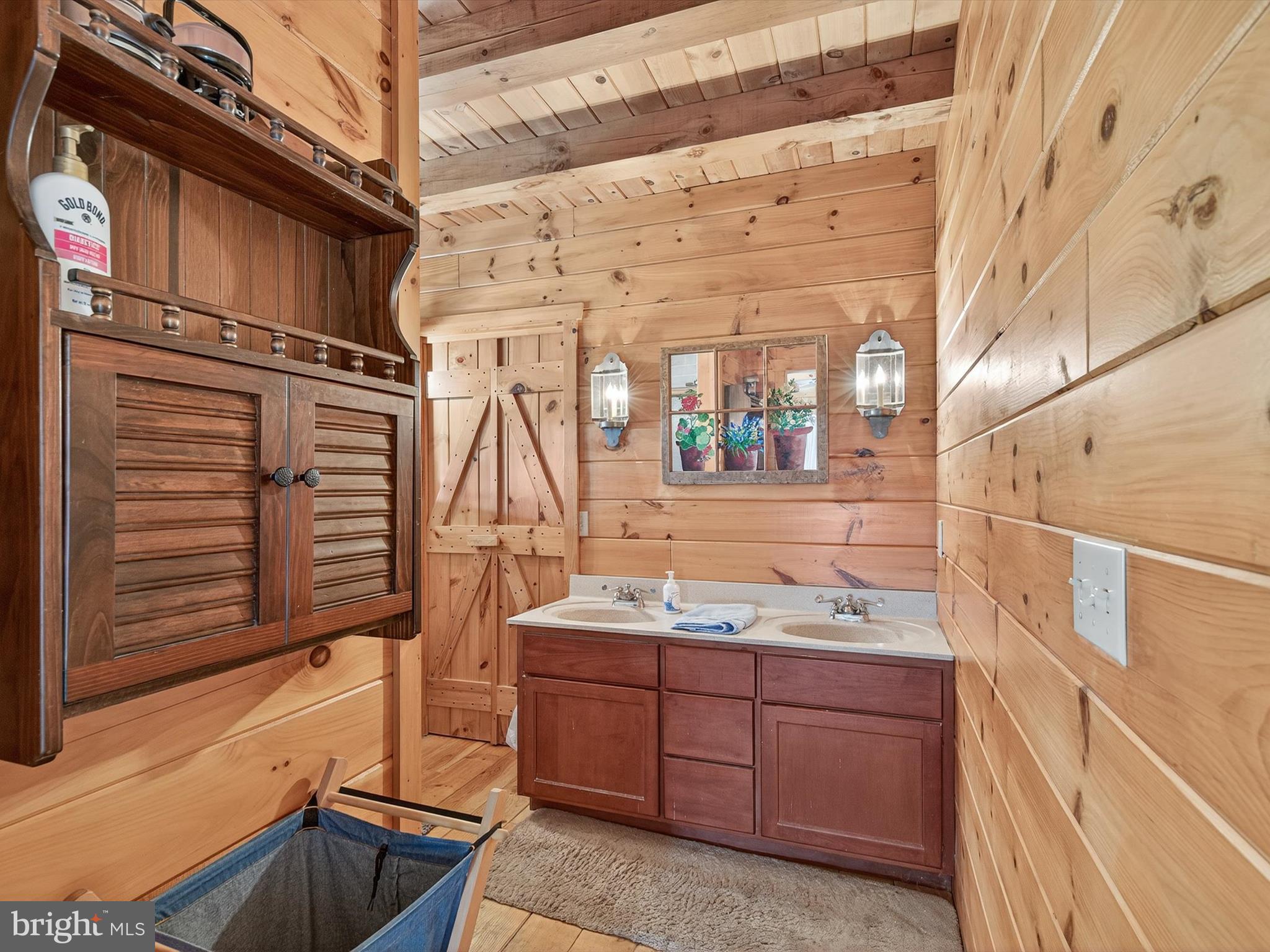 975 Cold Springs Road Elizabethtown, PA 17022 - Photo 23 of 56 a bathroom with a tub sink and mirror