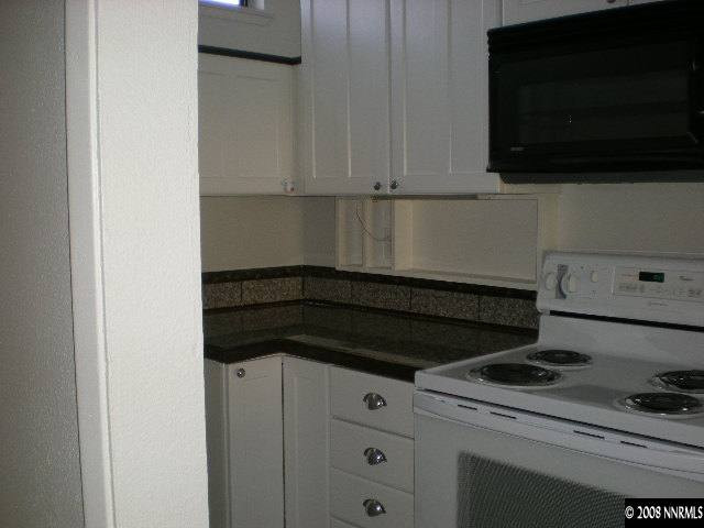 865 Nutmeg Place, Unit 7 Reno, NV 89502 - Photo 3 of 9 Photo 3