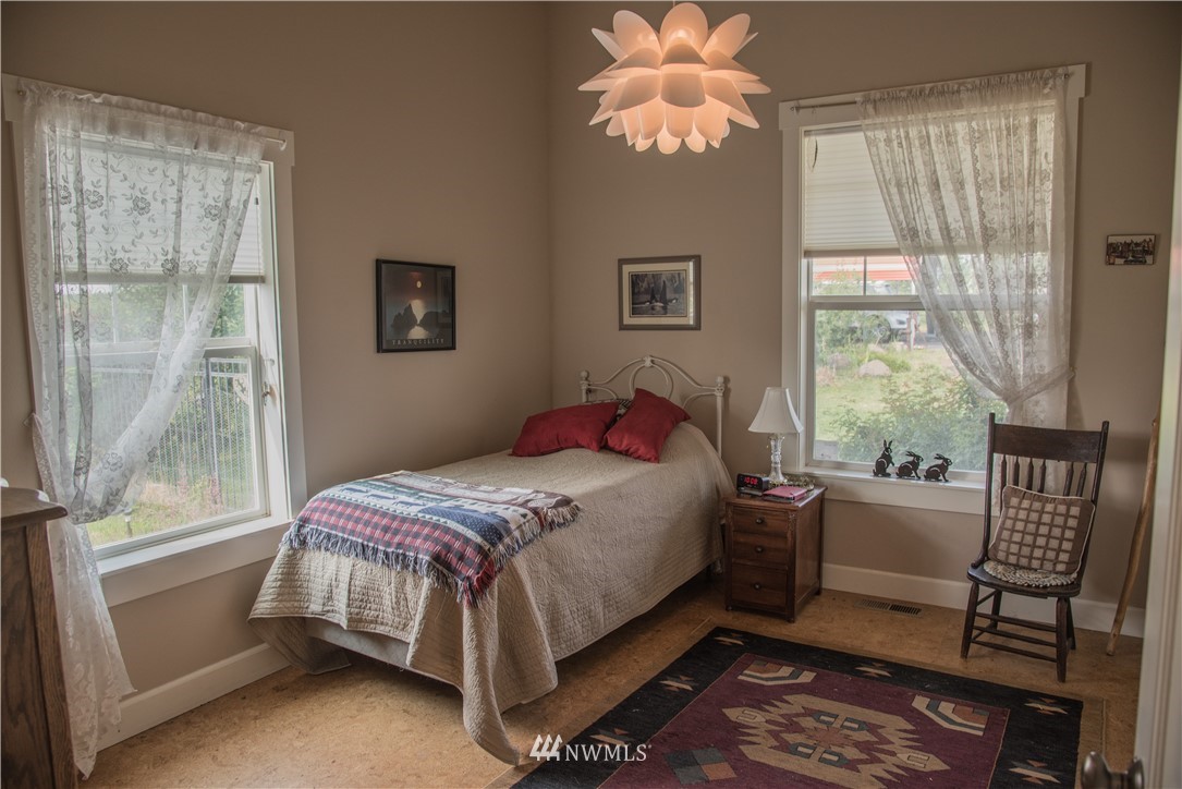 415 Bowers Road Yakima, WA 98908 - Photo 15 of 25 a bedroom with a bed chair and a window