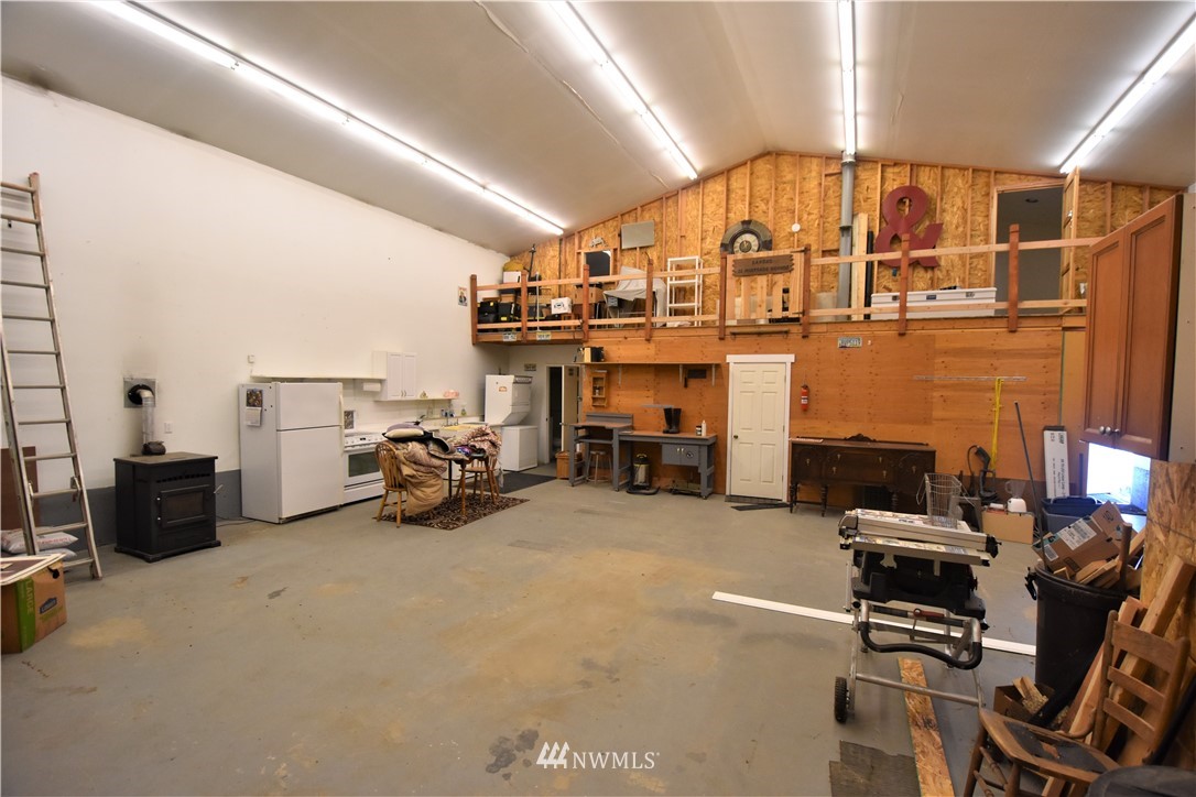 415 Bowers Road Yakima, WA 98908 - Photo 22 of 25 a view of a room with gym equipment