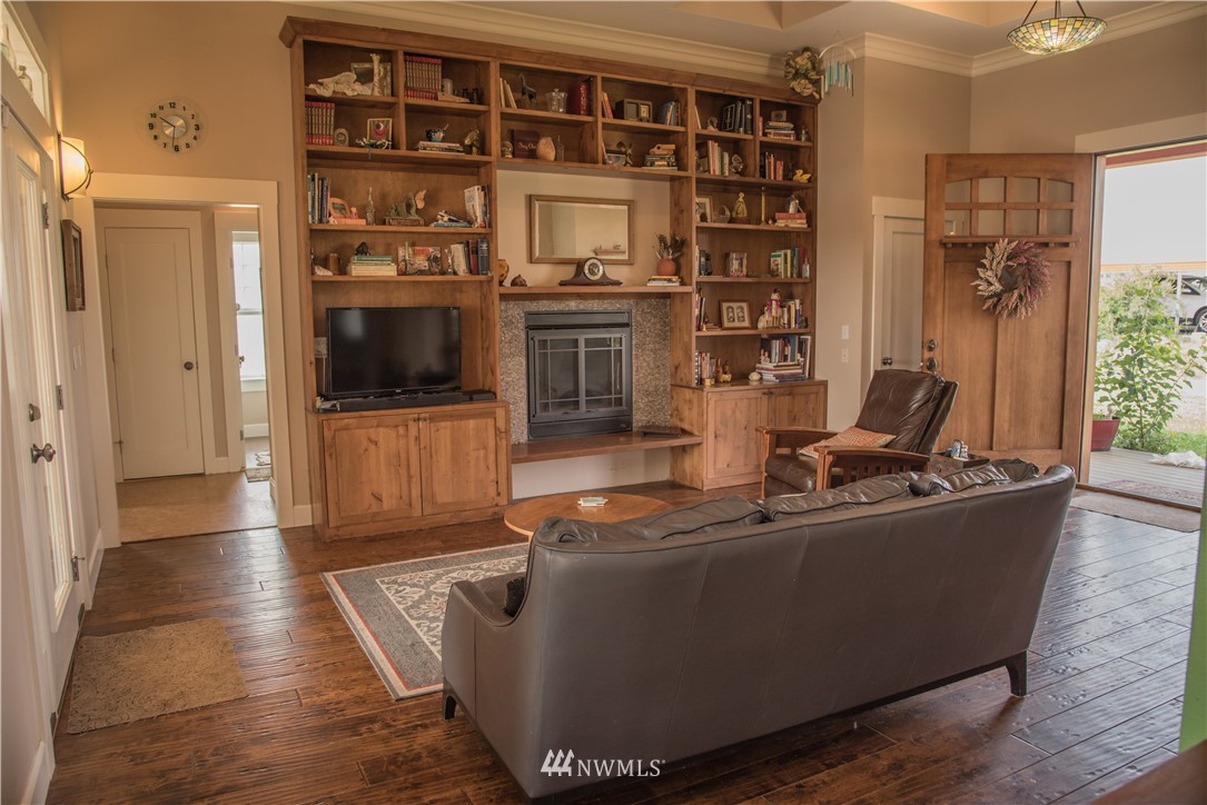415 Bowers Road Yakima, WA 98908 - Photo 5 of 25 a living room with furniture and a flat screen tv