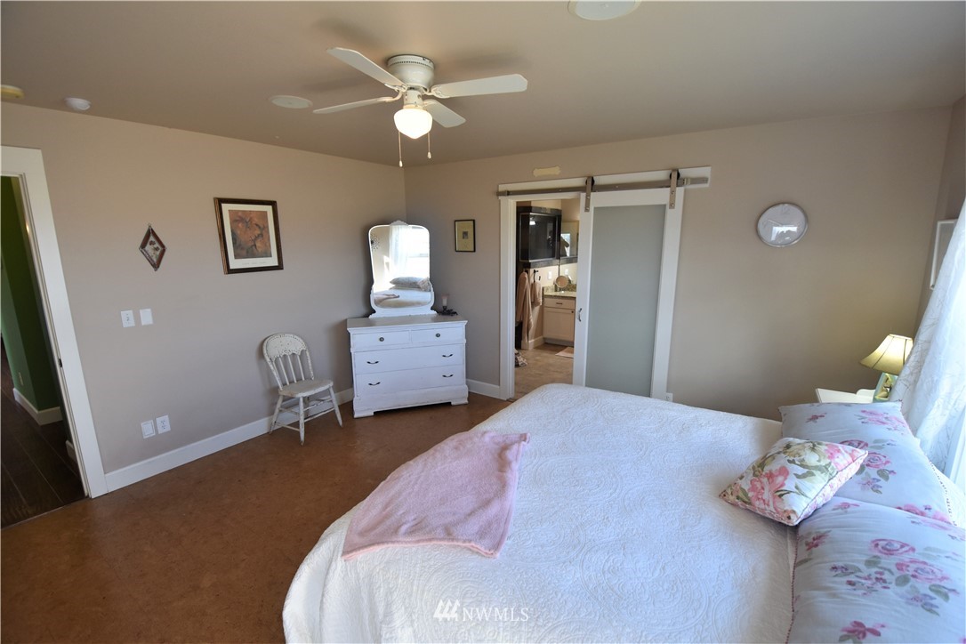 415 Bowers Road Yakima, WA 98908 - Photo 10 of 25 a bedroom with a bed and a chandelier