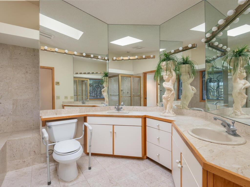 9525 Woodbridge Road Bloomington, MN 55438 - Photo 15 of 27 Gallery Image 15