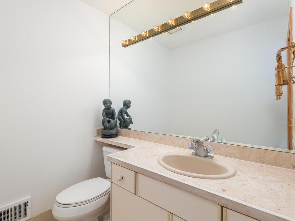 9525 Woodbridge Road Bloomington, MN 55438 - Photo 17 of 27 Gallery Image 17