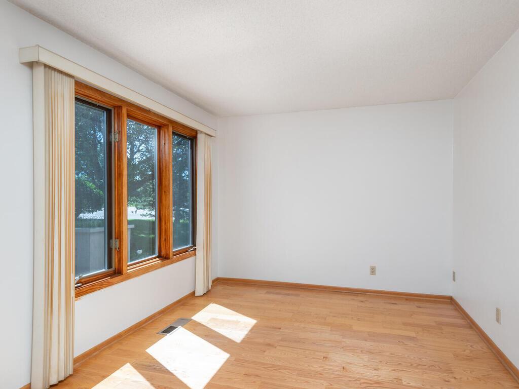 9525 Woodbridge Road Bloomington, MN 55438 - Photo 19 of 27 Gallery Image 19