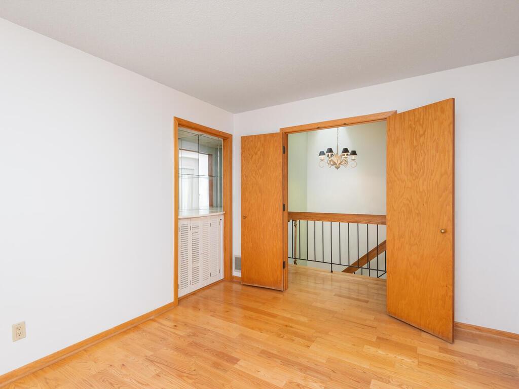 9525 Woodbridge Road Bloomington, MN 55438 - Photo 20 of 27 Gallery Image 20
