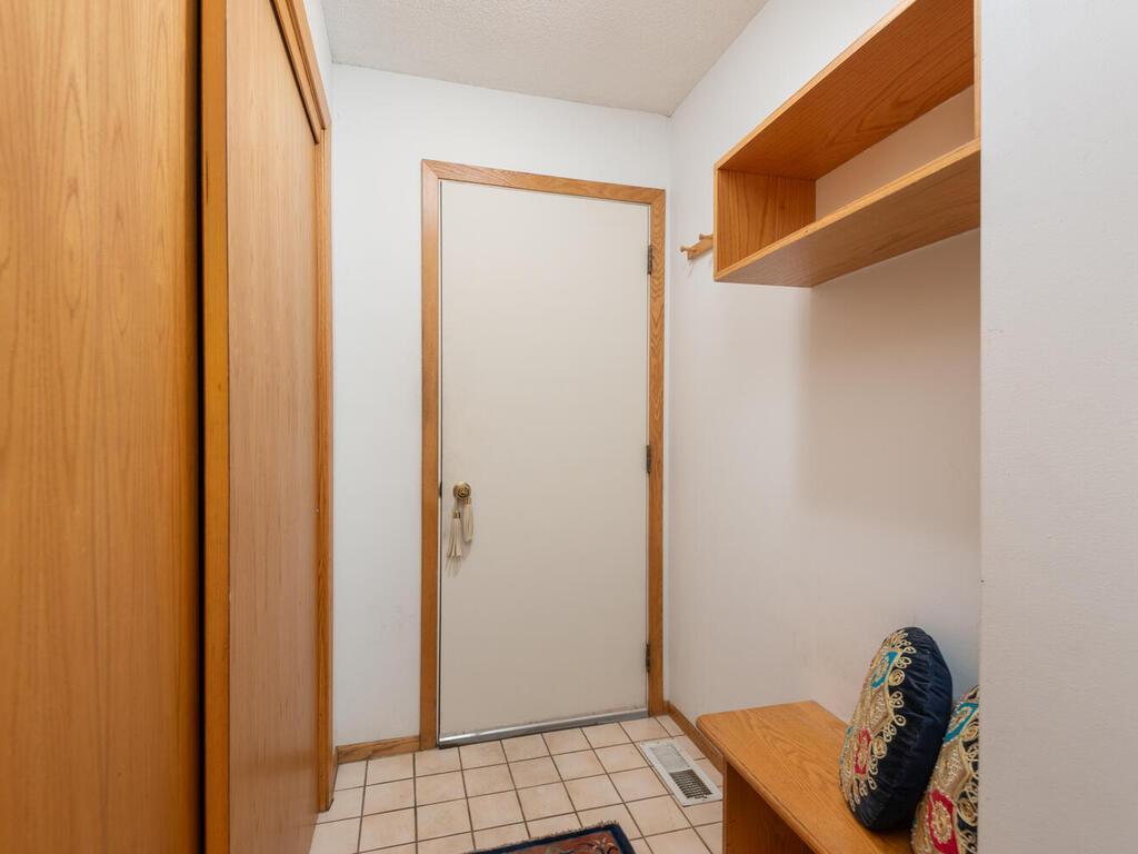 9525 Woodbridge Road Bloomington, MN 55438 - Photo 21 of 27 Gallery Image 21