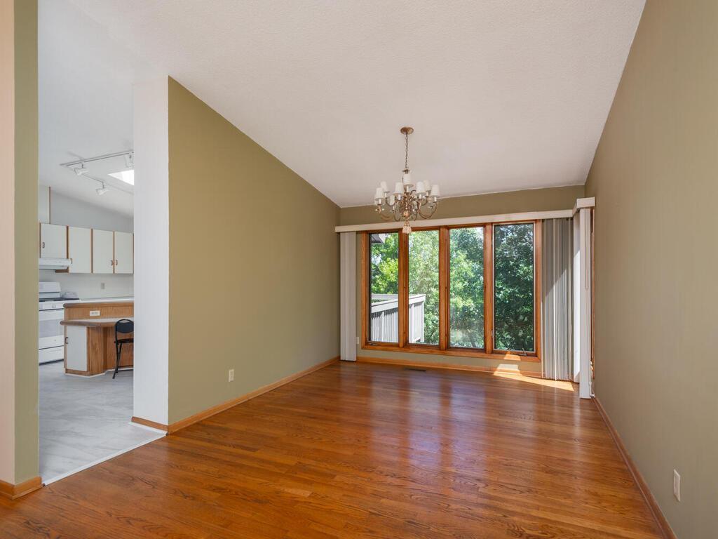 9525 Woodbridge Road Bloomington, MN 55438 - Photo 10 of 27 Gallery Image 10