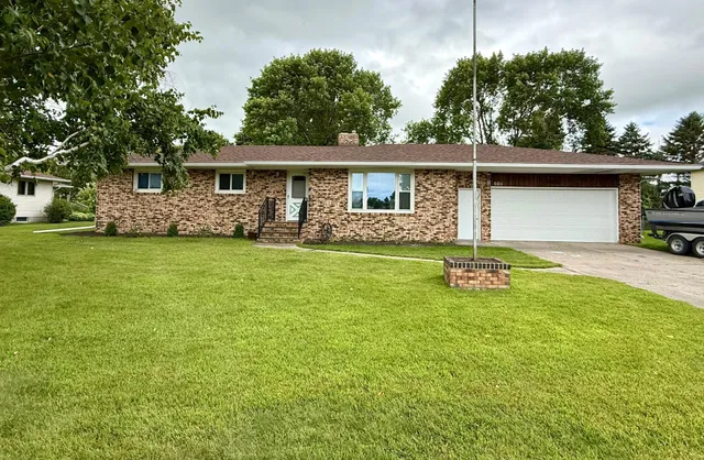 $286,000 | 604 5th Avenue Southeast, Barnesville, MN 56514