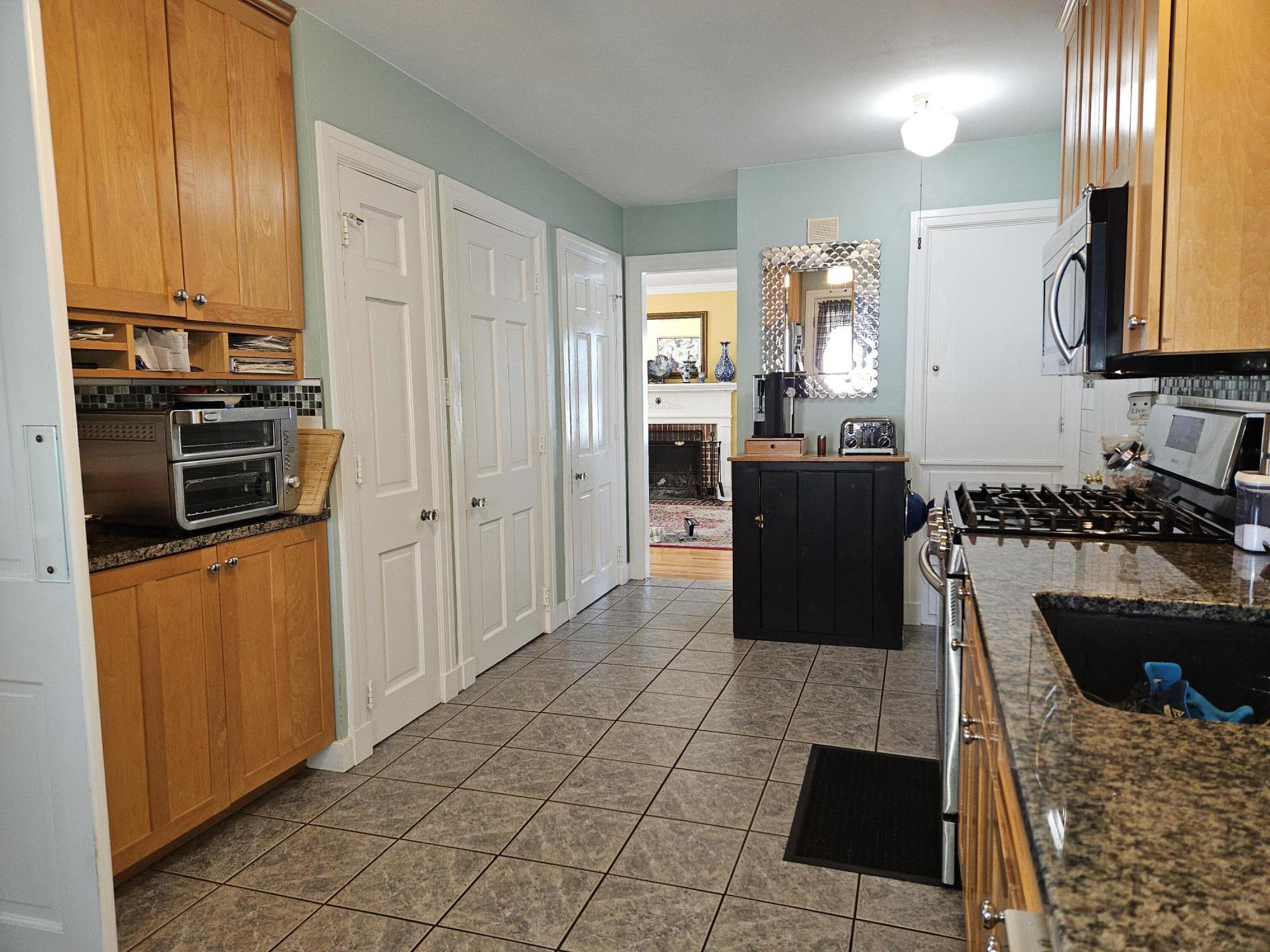 322 Webster Street Lewiston, ME 04240 - Photo 5 of 48 Kitchen w/ granite countertops