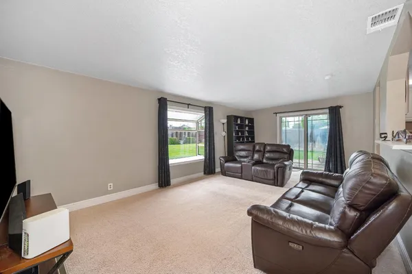 $399,000 | 7042 Larchmont Drive, North Highlands, CA 95660