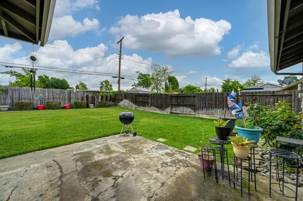 $399,000 | 7042 Larchmont Drive, North Highlands, CA 95660