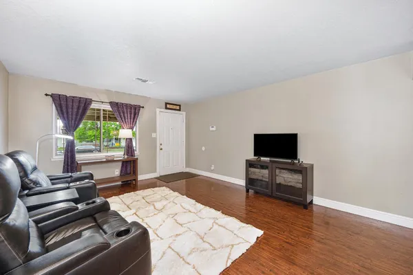 $399,000 | 7042 Larchmont Drive, North Highlands, CA 95660