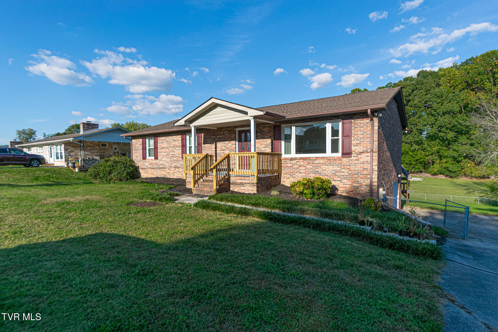 416 South Valley View Circle Kingsport, TN 37664 - Photo 1 of 26 DSC_0809