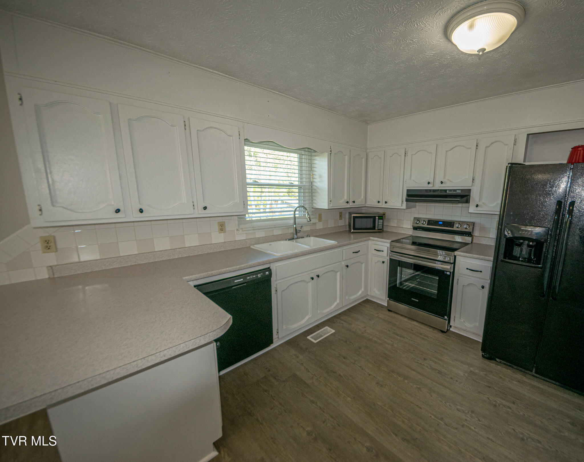 416 South Valley View Circle Kingsport, TN 37664 - Photo 8 of 26 DSC_0816