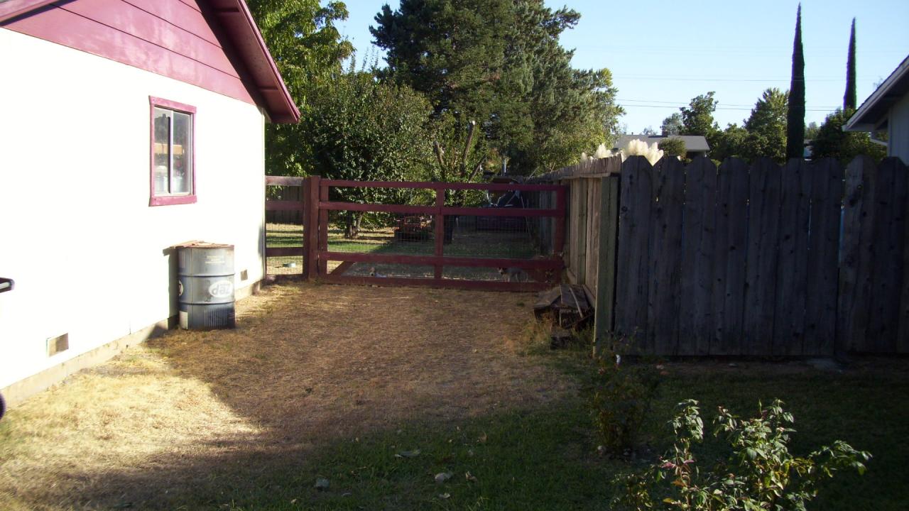 22023 Riverside Avenue Red Bluff, CA 96080 - Photo 6 of 7 SIDE YARD