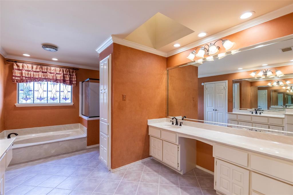 50 Riviera Circle Abilene, TX 79606 - Photo 21 of 40 a bathroom with a sink and a mirror