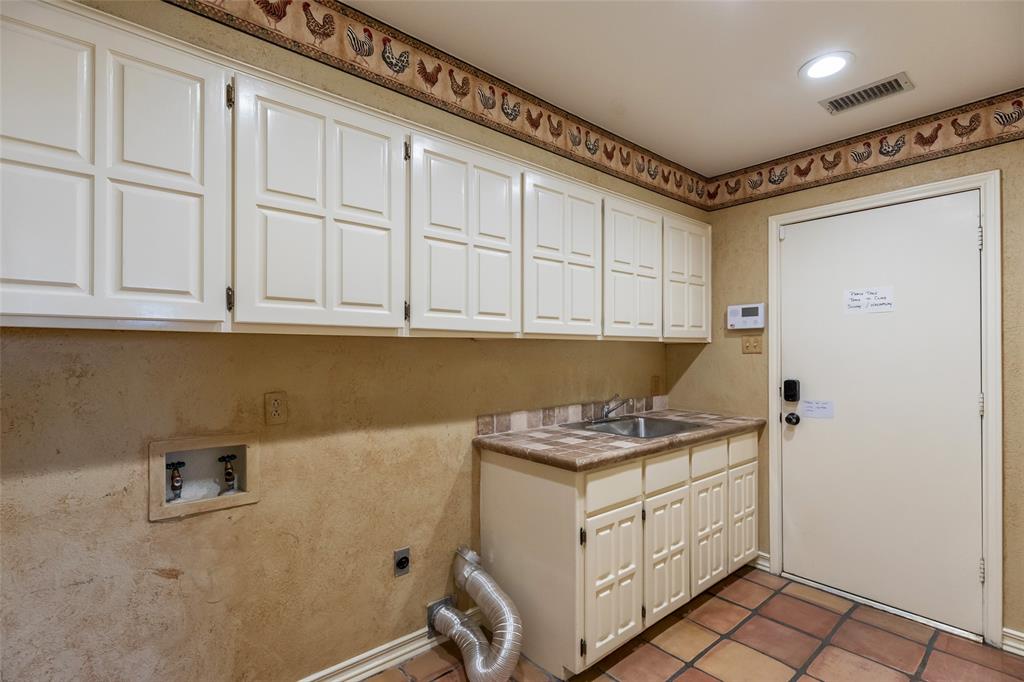 50 Riviera Circle Abilene, TX 79606 - Photo 33 of 40 a utility room with cabinets