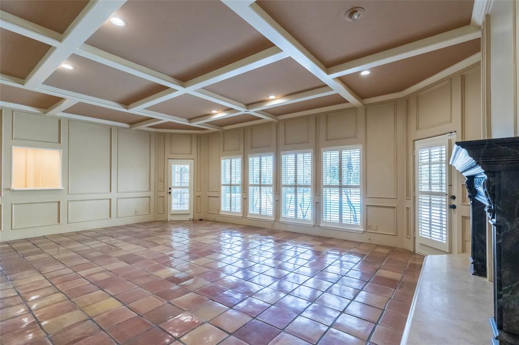 50 Riviera Circle Abilene, TX 79606 - Photo 6 of 40 a view of a livingroom with a large window