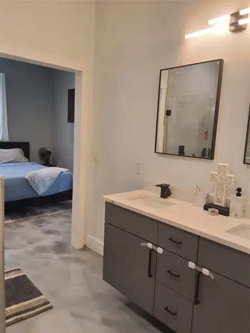 a en suite bathroom with a double vanity sink and a mirror
