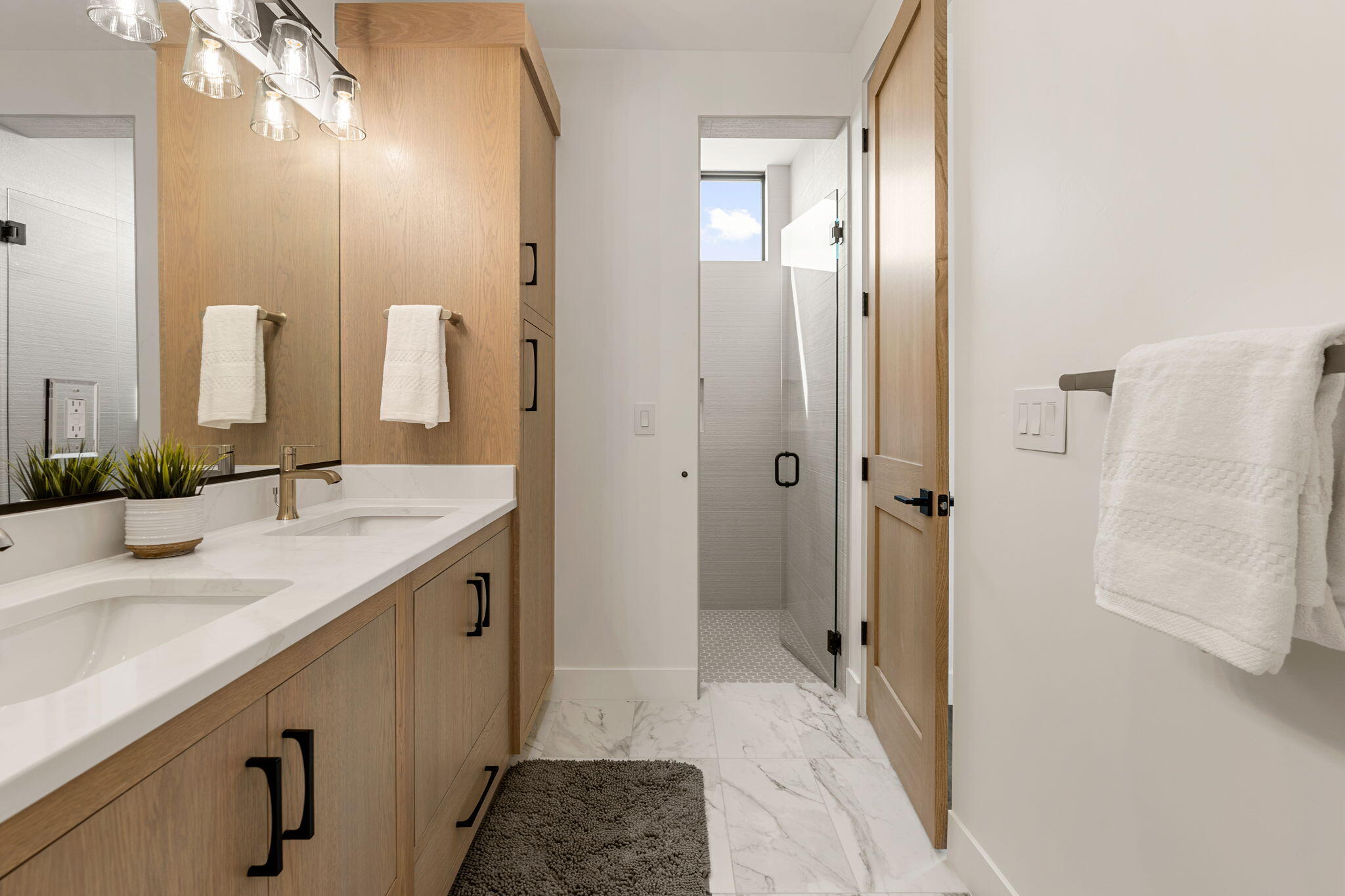 5495 South Copper Pearl Lane St. George, UT 84790 - Photo 19 of 37 Exceptional bathrom finishes