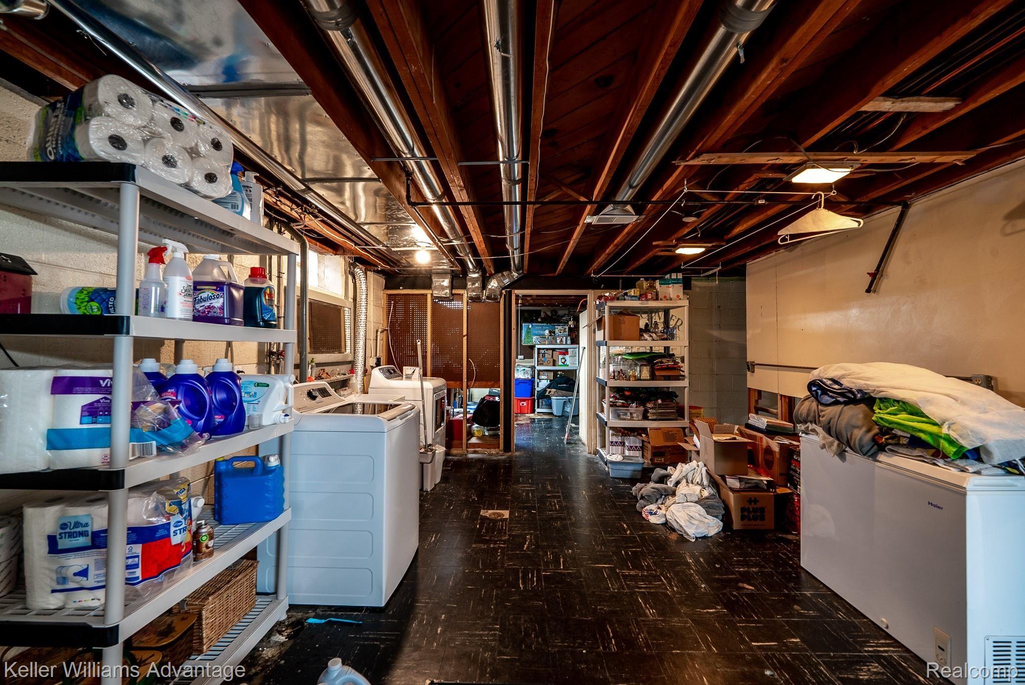 945 Barrington Road Grosse Pointe, MI 48230 - Photo 35 of 41 BarringtonRd_945_Laundry 1.jpg