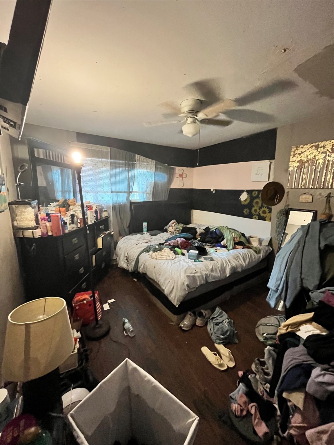 4306 Kelling Street Houston, TX 77045 - Photo 8 of 15 a bed room with furniture and a window