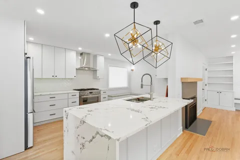 $1,150,000 | 535 Waukegan Road, Lake Forest, IL 60045