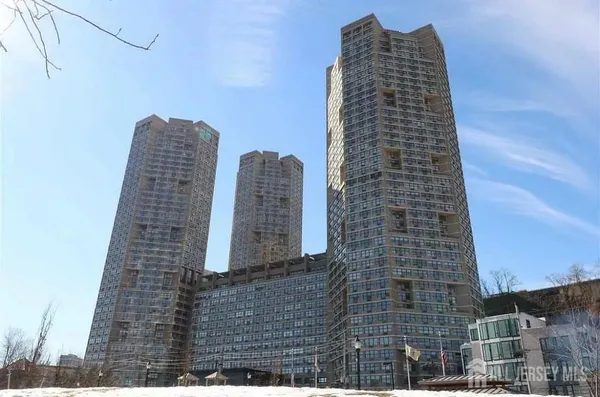 $349,999 | 7000 JFK Boulevard East, Unit 49I, Guttenberg, NJ 07093