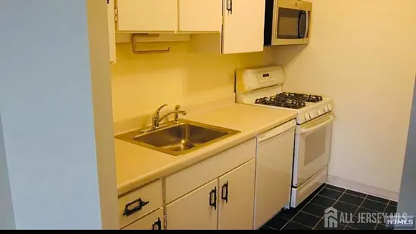$349,999 | 7000 JFK Boulevard East, Unit 49I, Guttenberg, NJ 07093