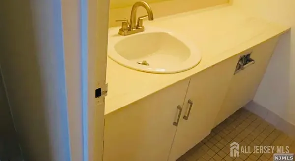 $349,999 | 7000 JFK Boulevard East, Unit 49I, Guttenberg, NJ 07093