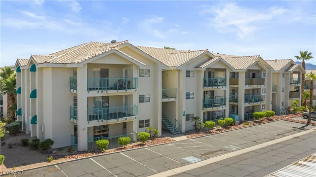 $155,900 | 3550 Bay Sands Drive, Unit 2015, Laughlin, NV 89029