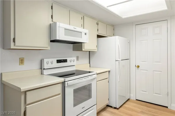 $144,900 | 3550 Bay Sands Drive, Unit 2015, Laughlin, NV 89029