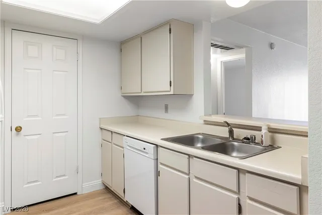 $155,900 | 3550 Bay Sands Drive, Unit 2015, Laughlin, NV 89029