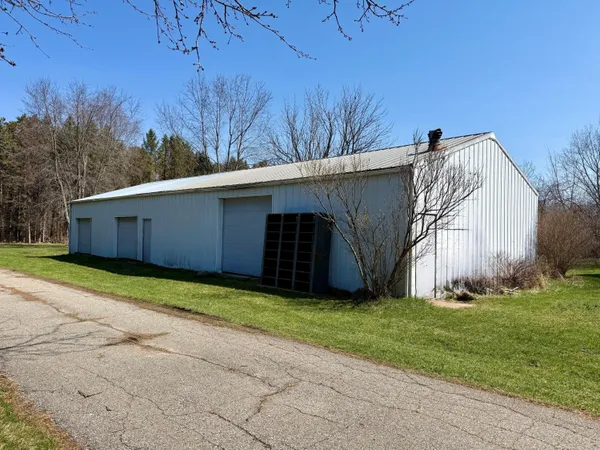 $389,900 | 6671 Centerline Road, Saranac, MI 48881