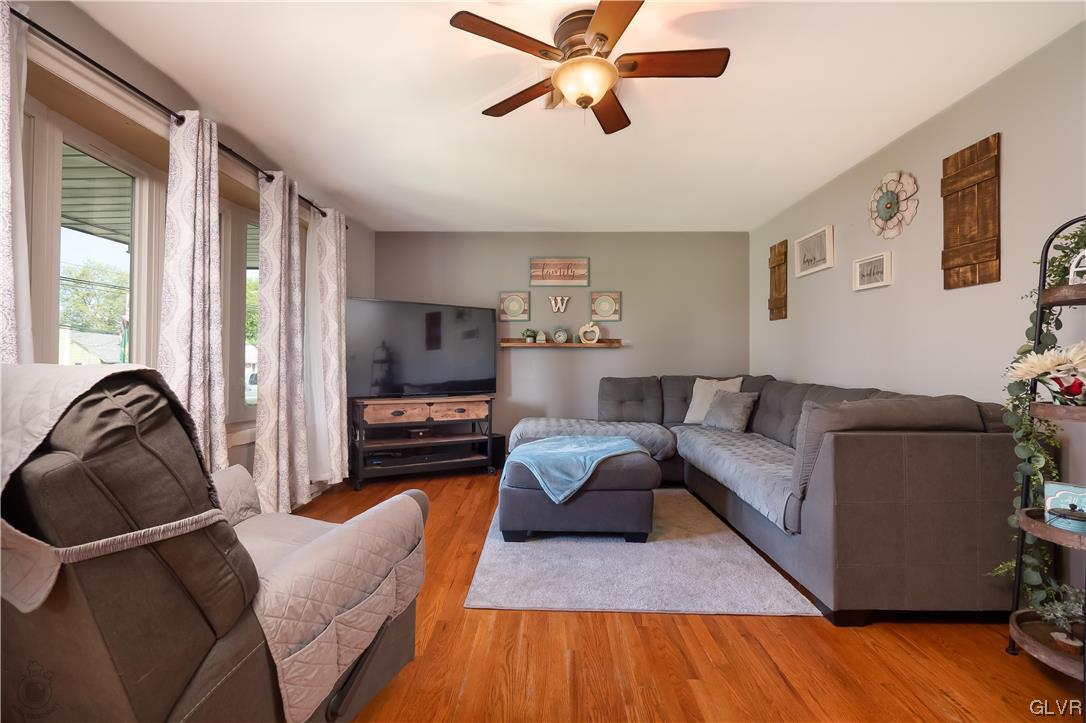 1135 North Brookside Road Allentown, PA 18106 - Photo 5 of 41 Living room
