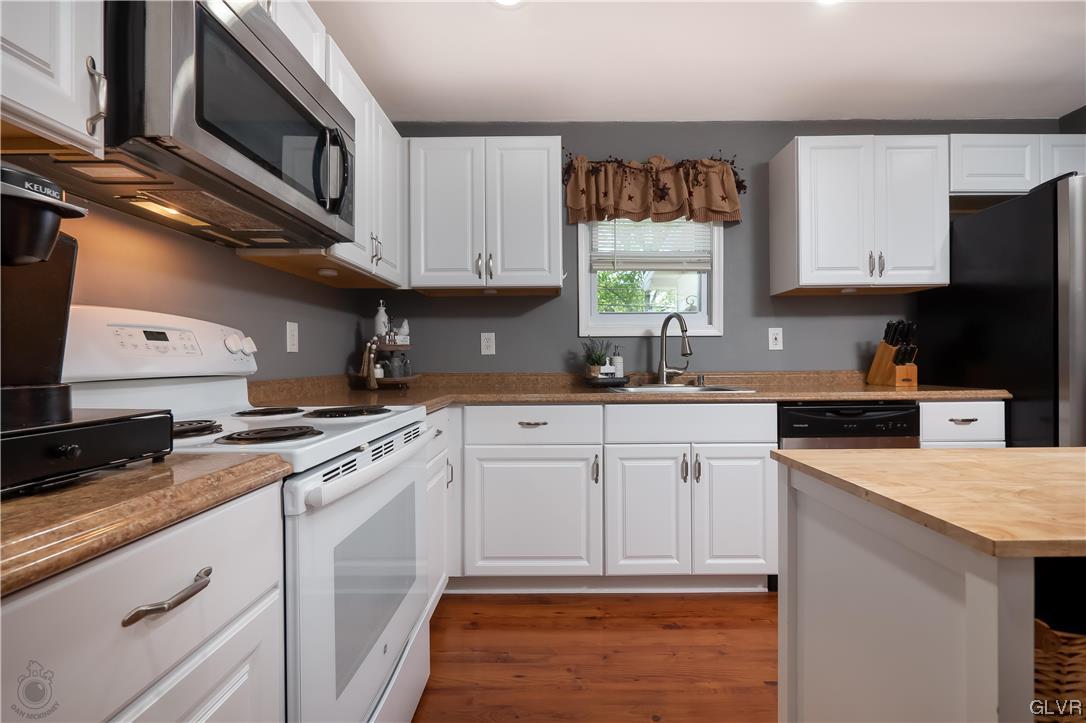 1135 North Brookside Road Allentown, PA 18106 - Photo 6 of 41 Kitchen