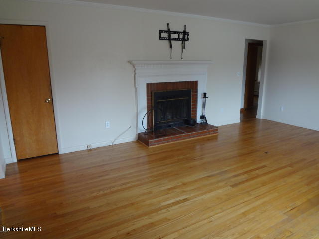 890 North Hoosac Road Williamstown, MA 01267 - Photo 7 of 12 Living Room