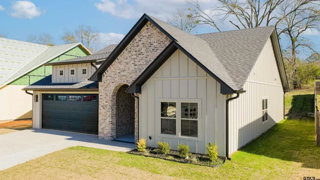 $357,500 | 284 Ron Boyett Drive, White Oak, TX 75693