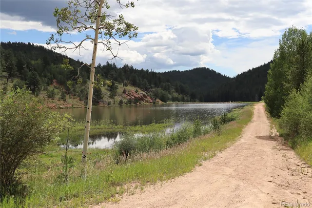 a view of a lake view with houses in back