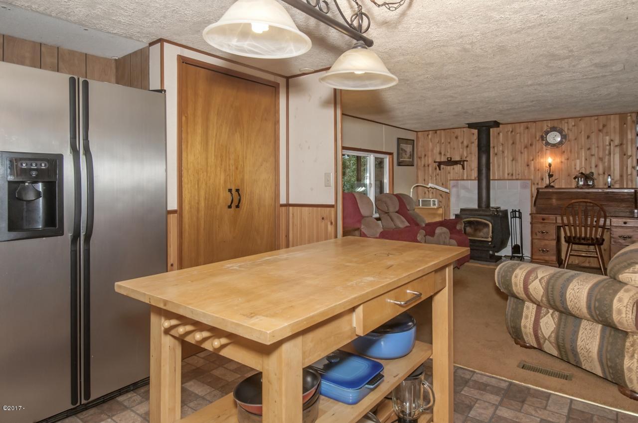 10950 Neskowin Road Neskowin, OR 97149 - Photo 7 of 23 Kitchen - View 4 (1280x850)