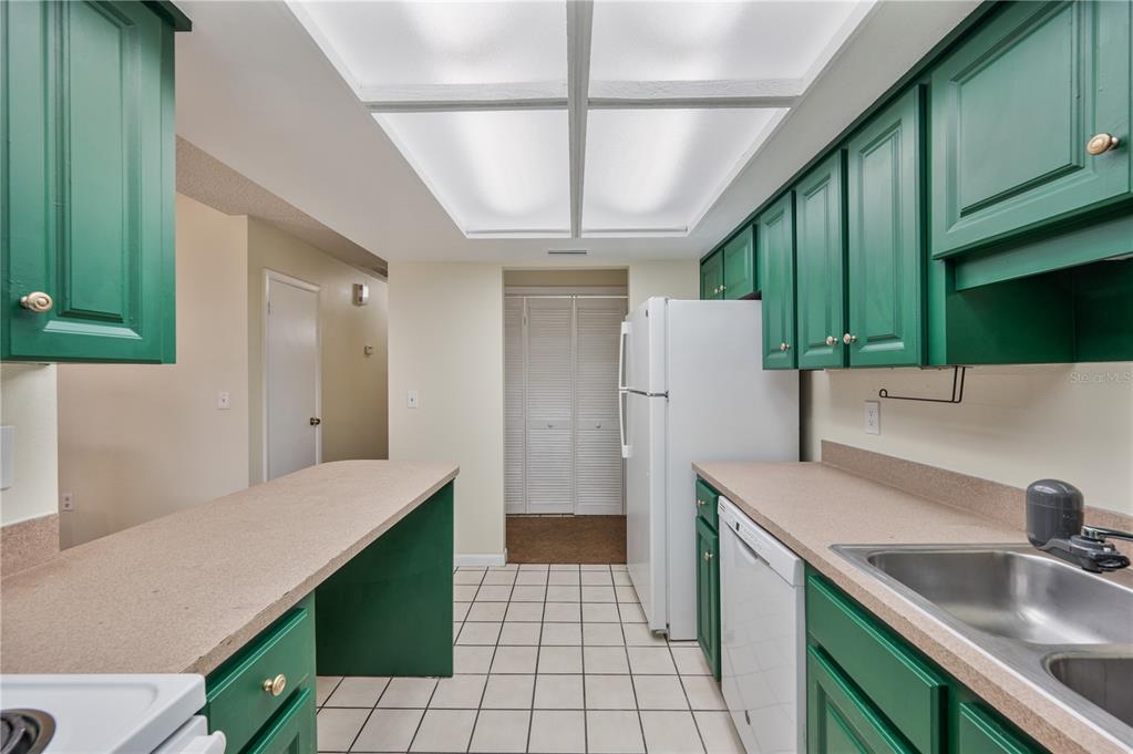 4231 Oak Loop, Unit 51 Mulberry, FL 33860 - Photo 15 of 29 a kitchen with a sink a refrigerator and cabinets