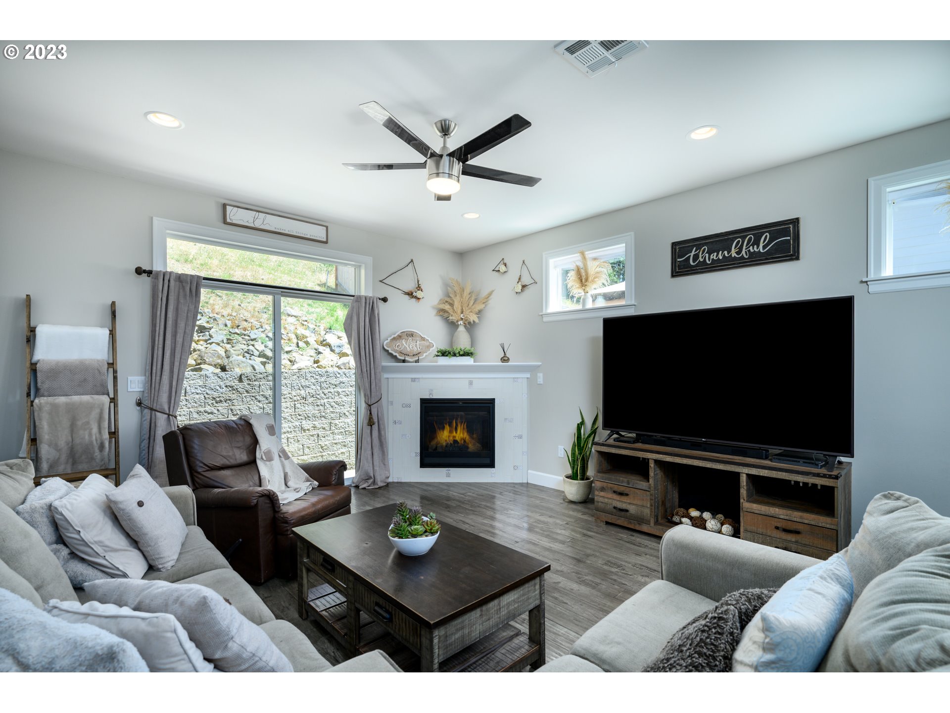 501 Merlot Street Amity, OR 97101 - Photo 9 of 44 a living room with furniture and a flat screen tv