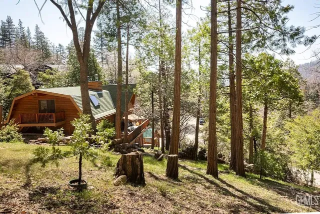 a view of outdoor space with sitting space