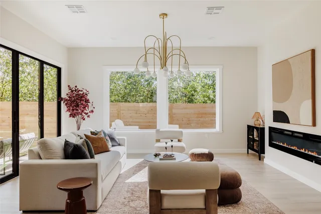 $1,935,000 | 901 Redd Street, Austin, TX 78745