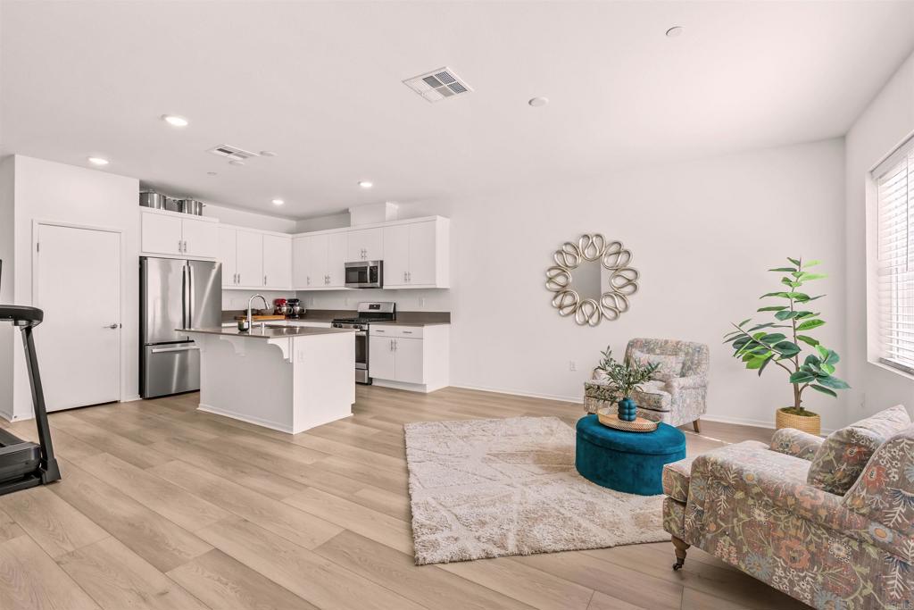 355 Citrine Trail Fallbrook, CA 92028 - Photo 3 of 22