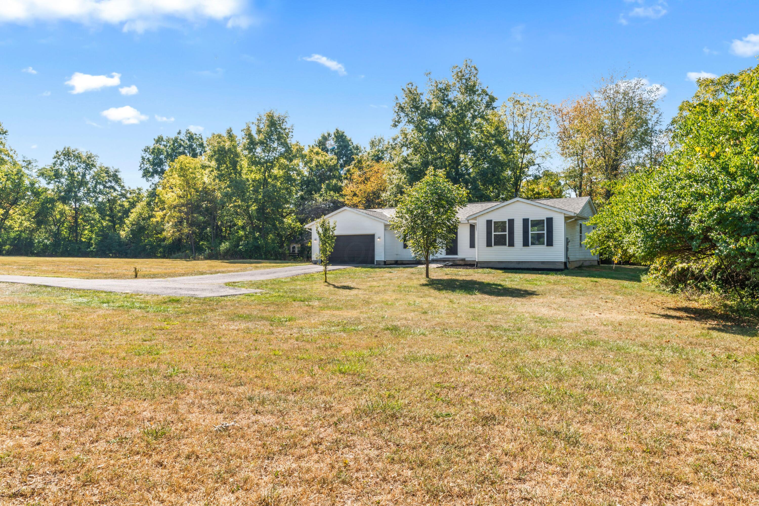 443 South Waggoner Road Reynoldsburg, OH 43068 - Photo 4 of 42 DSC06884
