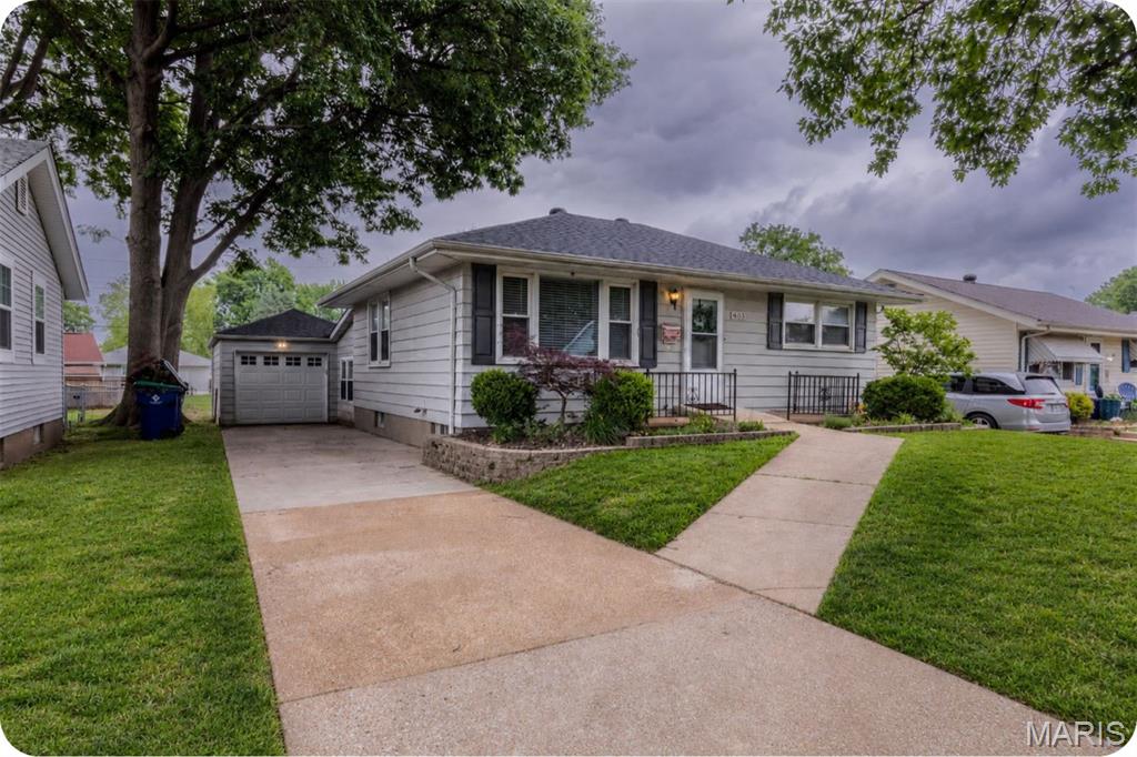 4033 Weber Road St. Louis, MO 63123 - Photo 1 of 29 Gallery Image 1