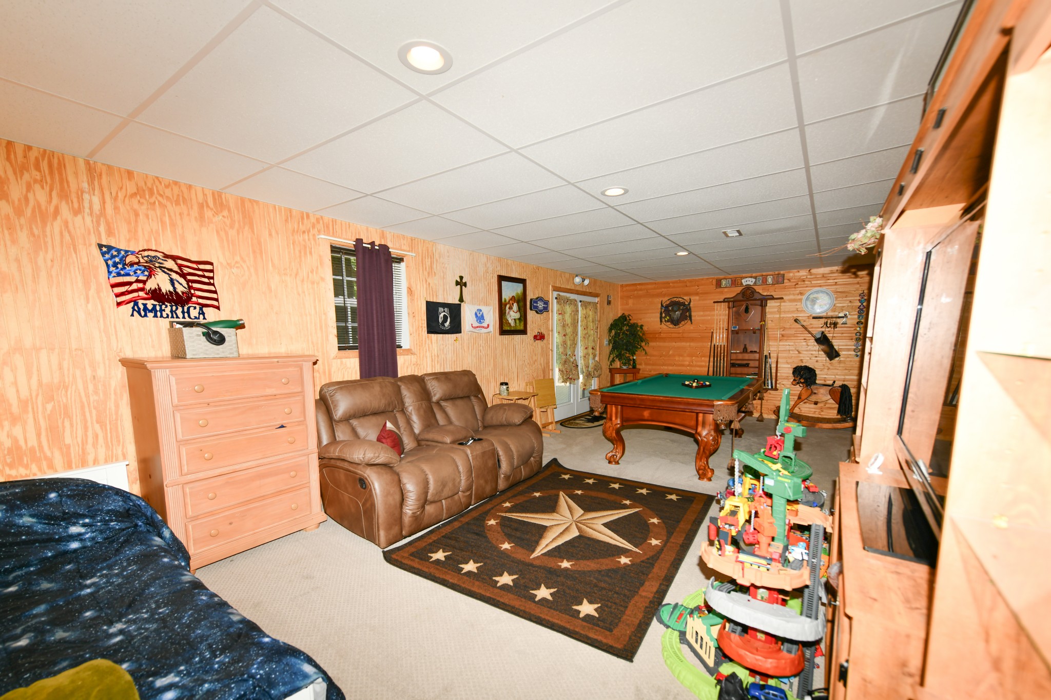 508 Gunson Ridge Road Cumberland City, TN 37050 - Photo 47 of 56 a living room with furniture and a rug