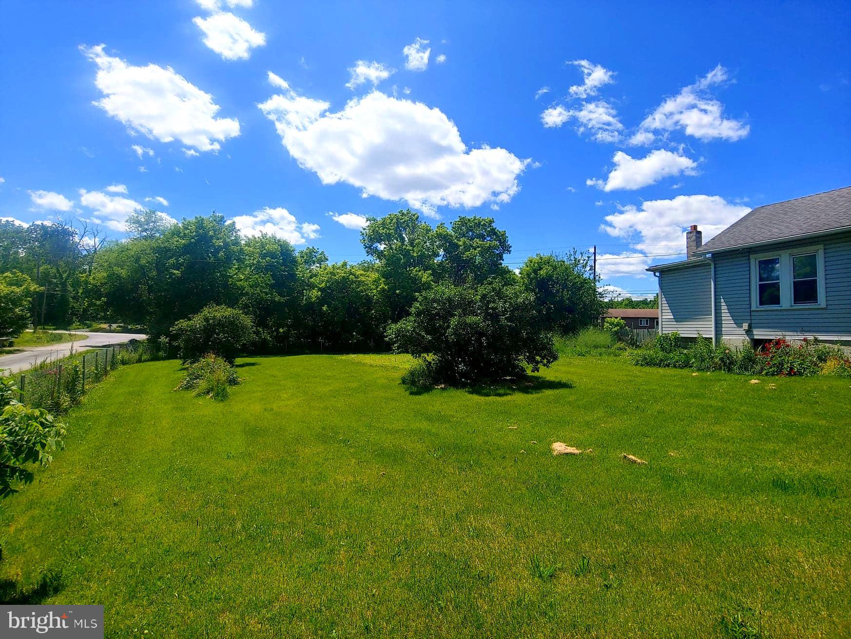 44 Smith Road York Springs, PA 17372 - Photo 3 of 10 Large yard for entertaining